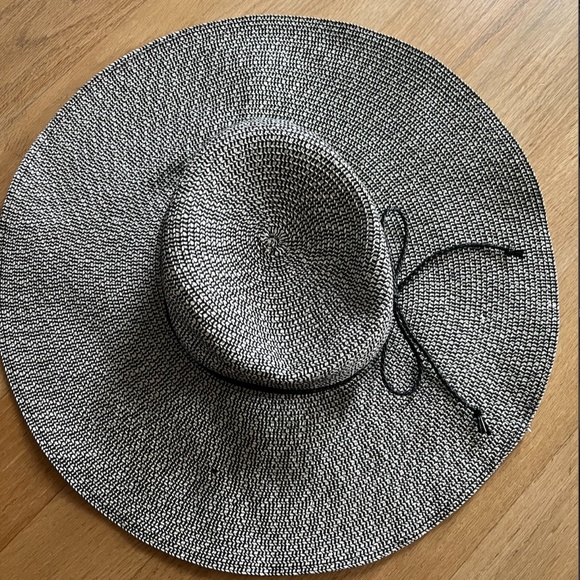 Sunhat - Picture 2 of 2